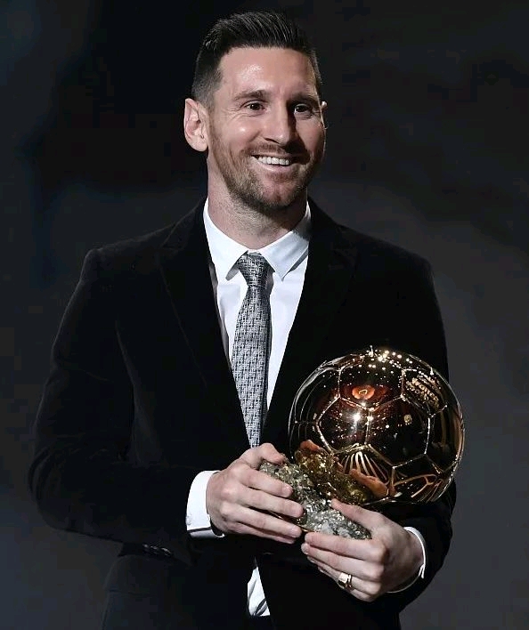 跟队：国米正在关注铃木彩艳、维卡里奥等多位门将