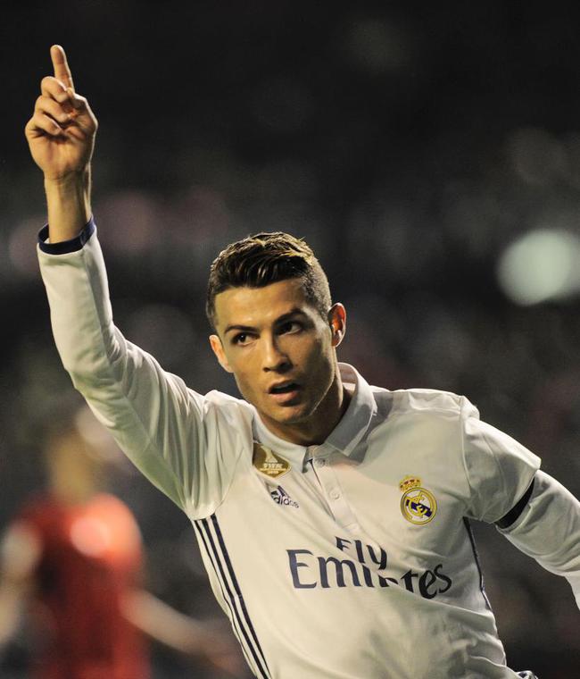 那不勒斯夺冠庆功晚宴邀请歌手一同庆祝，孔蒂现场献唱（那不勒斯夺冠晚宴邀歌手同庆，孔蒂现场开嗓献唱）